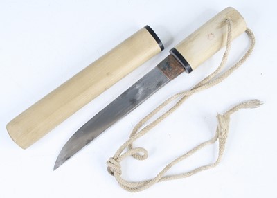 Lot 688 - A Japanese aikuchi / dirk, having a 19cm...