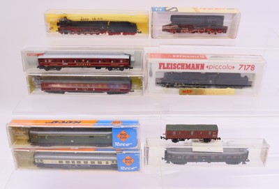 Lot 1002 - One tray containing various German N gauge...