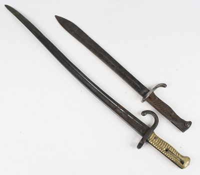 Lot 719 - A German Model 98/05 Mauser bayonet, the 36cm...