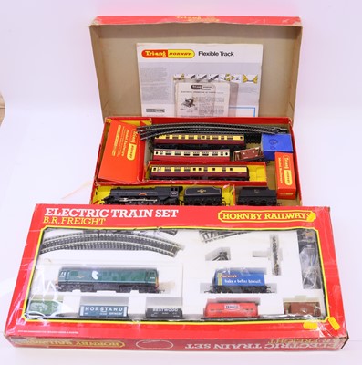 Lot 682 - Two early Hornby 00 gauge sets to include an...