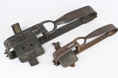 Lot 885 - A large iron gin trap, having 6 1/2"...