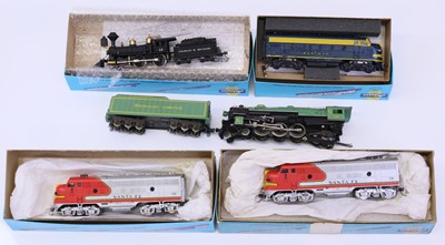Lot 862 - Five HO gauge locos to include two F9A Santa...
