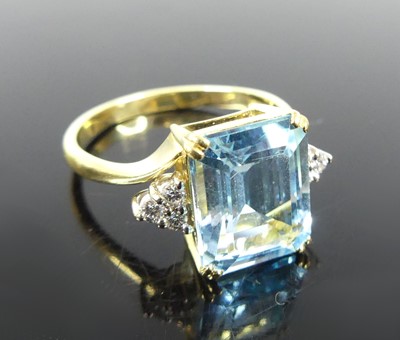 Lot 2271 - An 18ct yellow and white gold aquamarine and...
