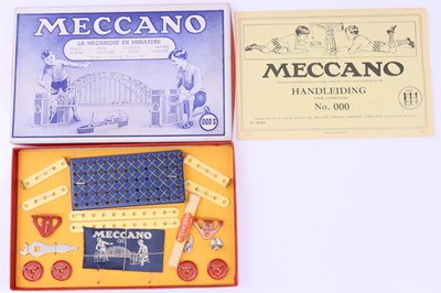 Lot 1822 - Meccano outfit 000s French issue, near mint...