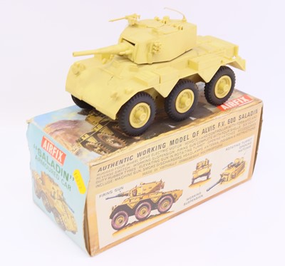 Lot 1525 - Airfix No.1717 Saladin Armoured Car, plastic...