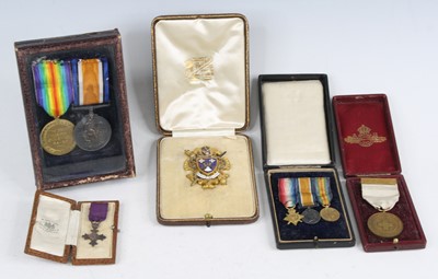 Lot 749 - A group of medals to include WW I British War...