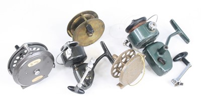 Lot 866 - A small collection of fishing tackle to...