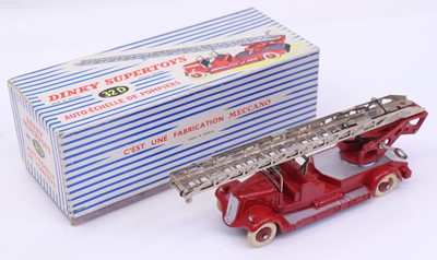 Lot 1140 - French Dinky Toys No. 32D/899 Delahaye fire...