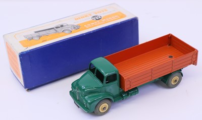 Lot 1133 - Dinky Toys, 532 Comet Wagon with hinged...