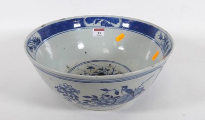 Lot 33 - A Chinese blue & white porcelain table bowl,...