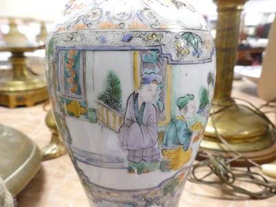 Lot 43 - A group of Chinese porcelain, to include a...