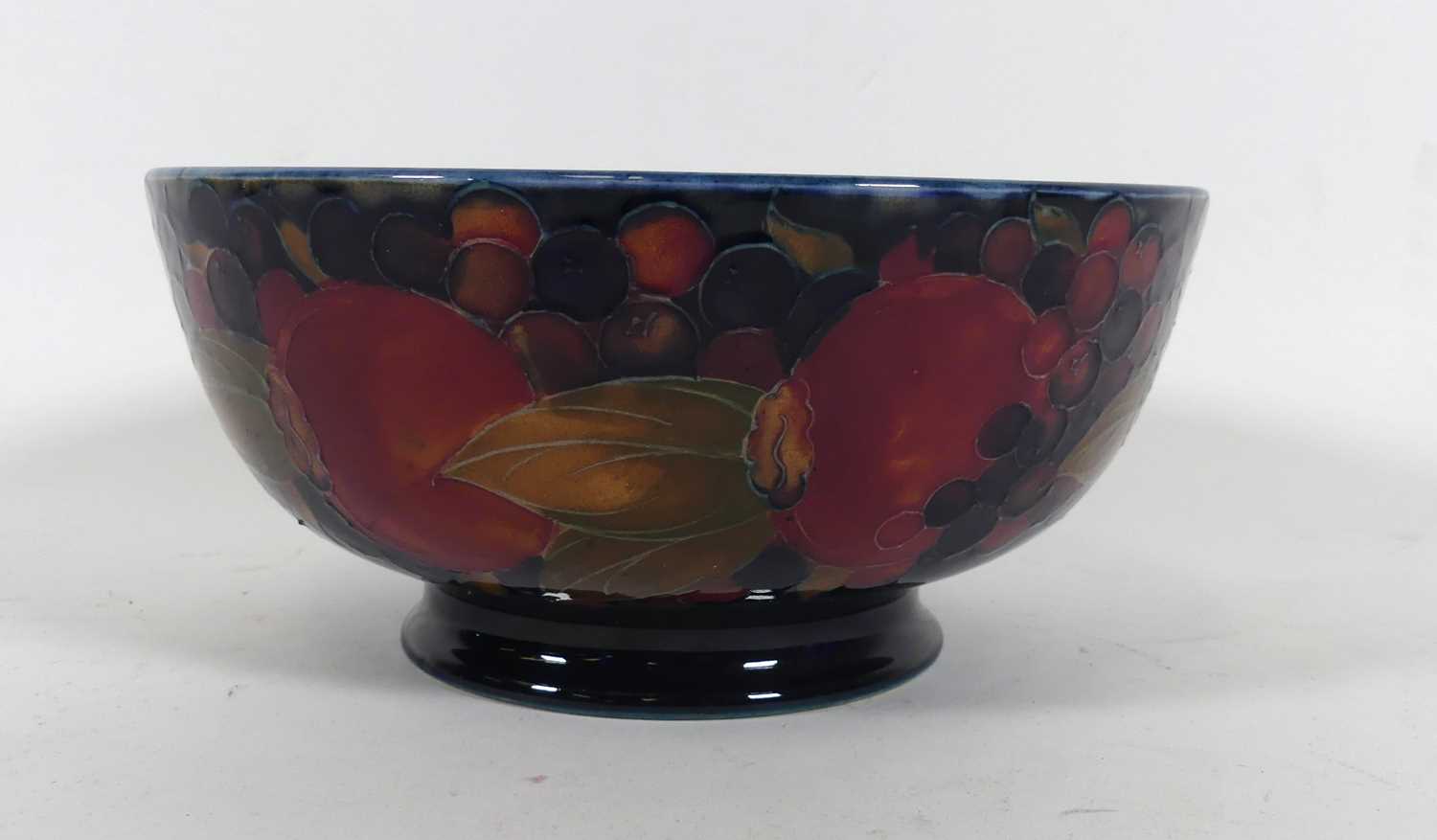 Lot 47 - An early 20th century Moorcroft pottery...