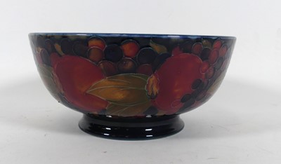 Lot 47 - An early 20th century Moorcroft pottery...