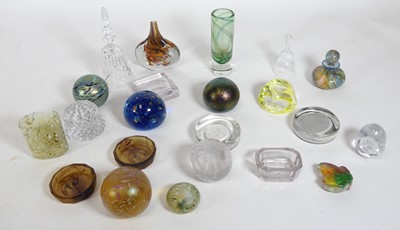 Lot 73 - A collection of studio glass, to include a...