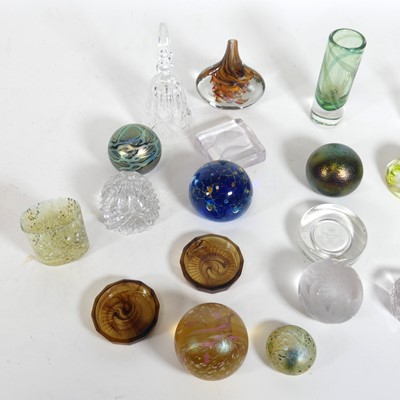 Lot 73 - A collection of studio glass, to include a...