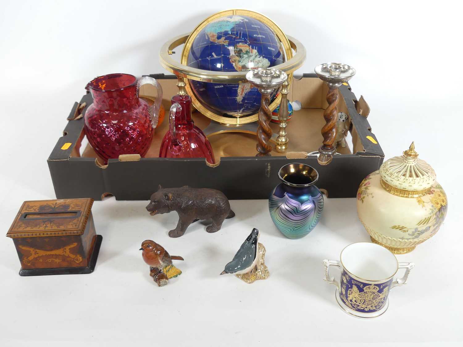 Lot 84 - A collection of ceramics and glass, to include...