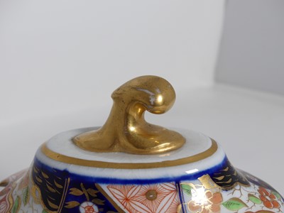 Lot 85 - A collection of ceramics to include, a...