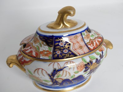 Lot 85 - A collection of ceramics to include, a...