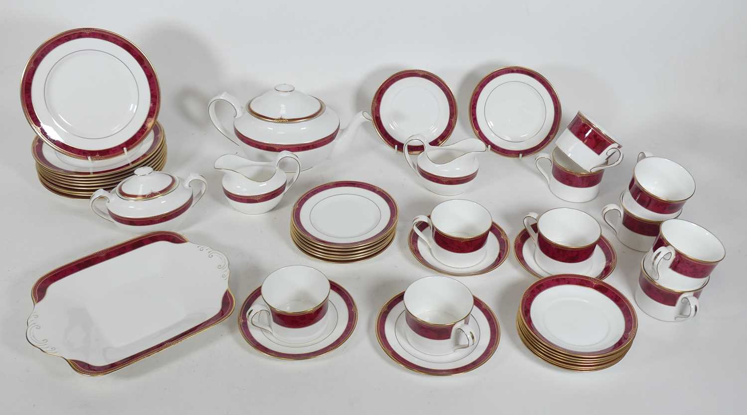 Lot 86 - A Spode 'Bordeaux' pattern part tea service