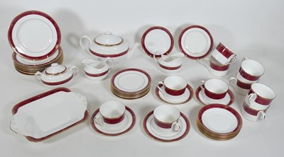 Lot 86 - A Spode 'Bordeaux' pattern part tea service