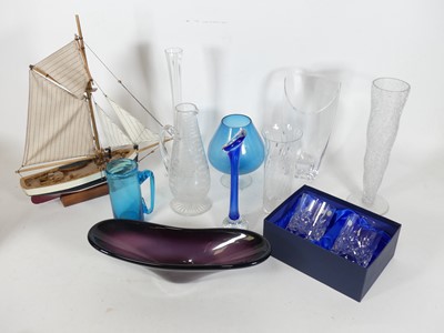Lot 95 - A collection of glass, to include a clear...