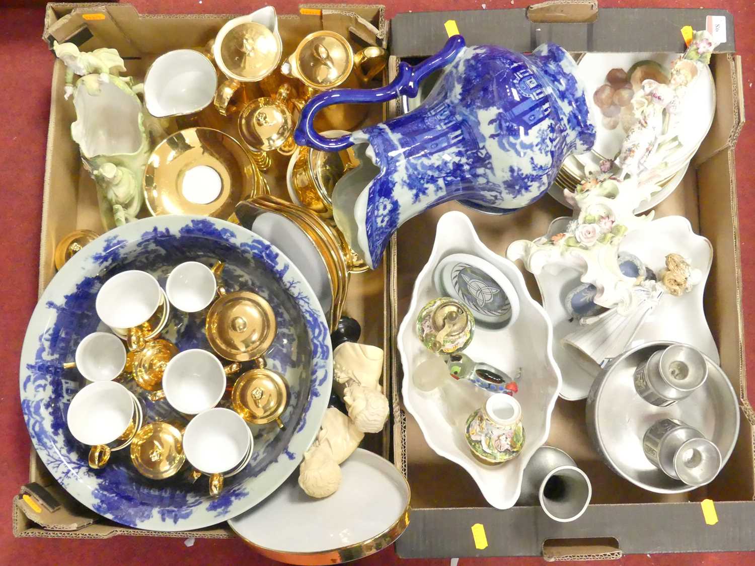 Lot 98 - A collection of ceramics to include a Royal...