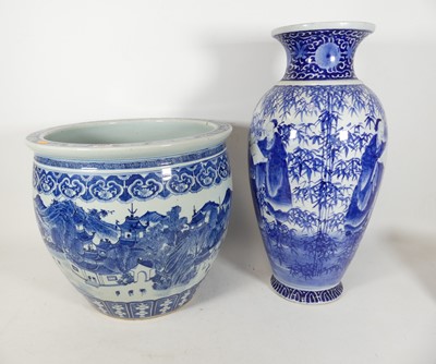 Lot 104 - A contemporary Chinese blue & white porcelain...