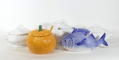 Lot 154 - A large novelty tureen and cover in the form a...
