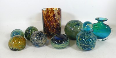 Lot 164 - A collection of Mdina glassware, to include a...