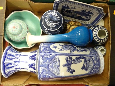 Lot 200 - A large Chinese export blue and white vase of...