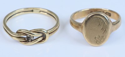 Lot 342 - A 9ct gold Victorian style signet ring,...