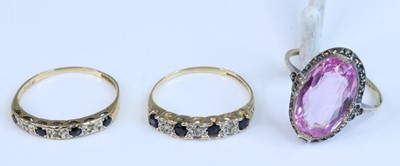 Lot 353 - A 9ct gold, sapphire and diamond point set...