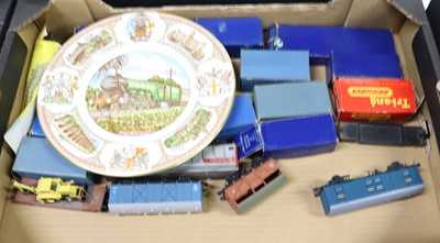 Lot 1510 - 4 trays of mixed 0 and 00 gauge railways to...
