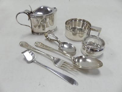 Lot 317 - A small collection of miscellaneous items to...