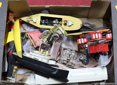 Lot 1543 - Tray of mixed tinplate, wooden and...