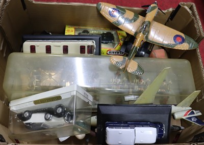 Lot 1551 - Tray of mixed boxed and loose diecasts to...