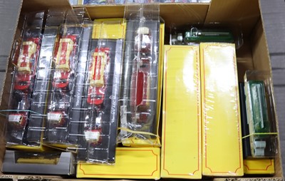 Lot 1567 - 2 trays of mixed modern issue to include...