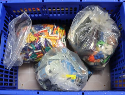 Lot 1574 - Tray of mixed Knex and Construx constructional...