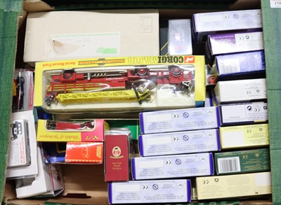 Lot 1587 - Tray of mixed vintage and modern issue diecast...