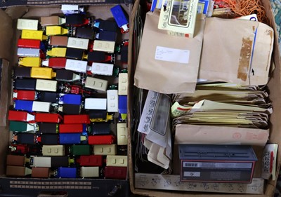 Lot 1601 - 1 tray of mixed Lledo Days Gone with a box of...