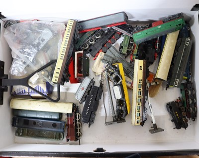 Lot 1632 - Tray of various N gauge and 000 models, to...