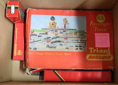 Lot 1641 - Large box of mixed Triang and Hornby model...
