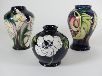 Lot 244 - A contemporary Moorcroft pottery 'Queen's...