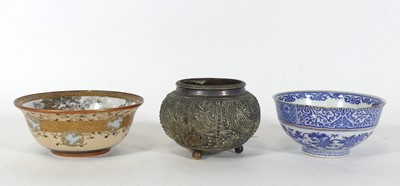 Lot 256 - A Chinese porcelain blue & white footed bowl,...