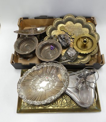 Lot 283 - A collection of metalware, to include a silver...