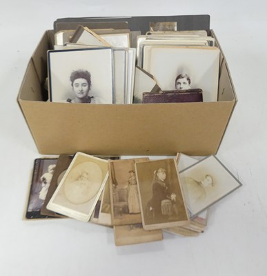 Lot 565 - A collection of Edwardian and later cabinet...