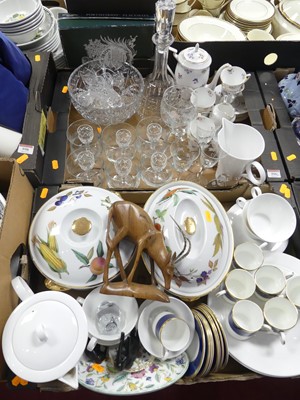 Lot 596 - A collection of ceramics and glass, to include...