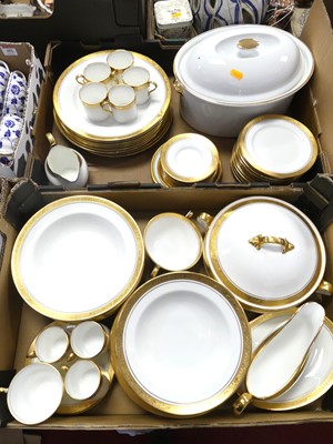 Lot 601 - A collection of Aynsley Argosy pattern...