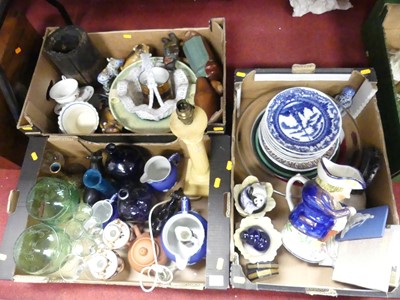 Lot 627 - A collection of ceramics and glass, to include...