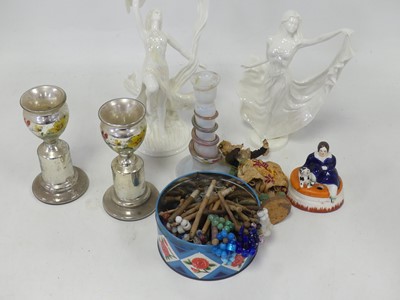 Lot 628 - A collection of items to include a Royal...